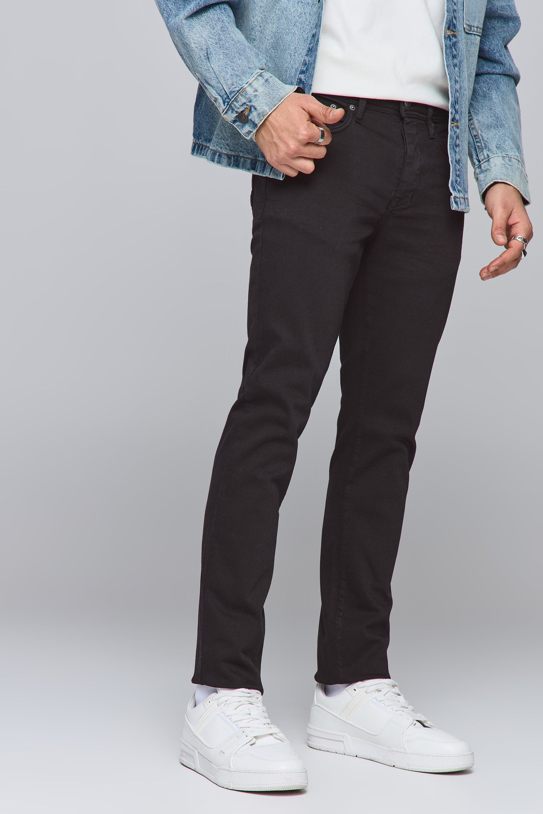 ג'ינס מאדוק קולור