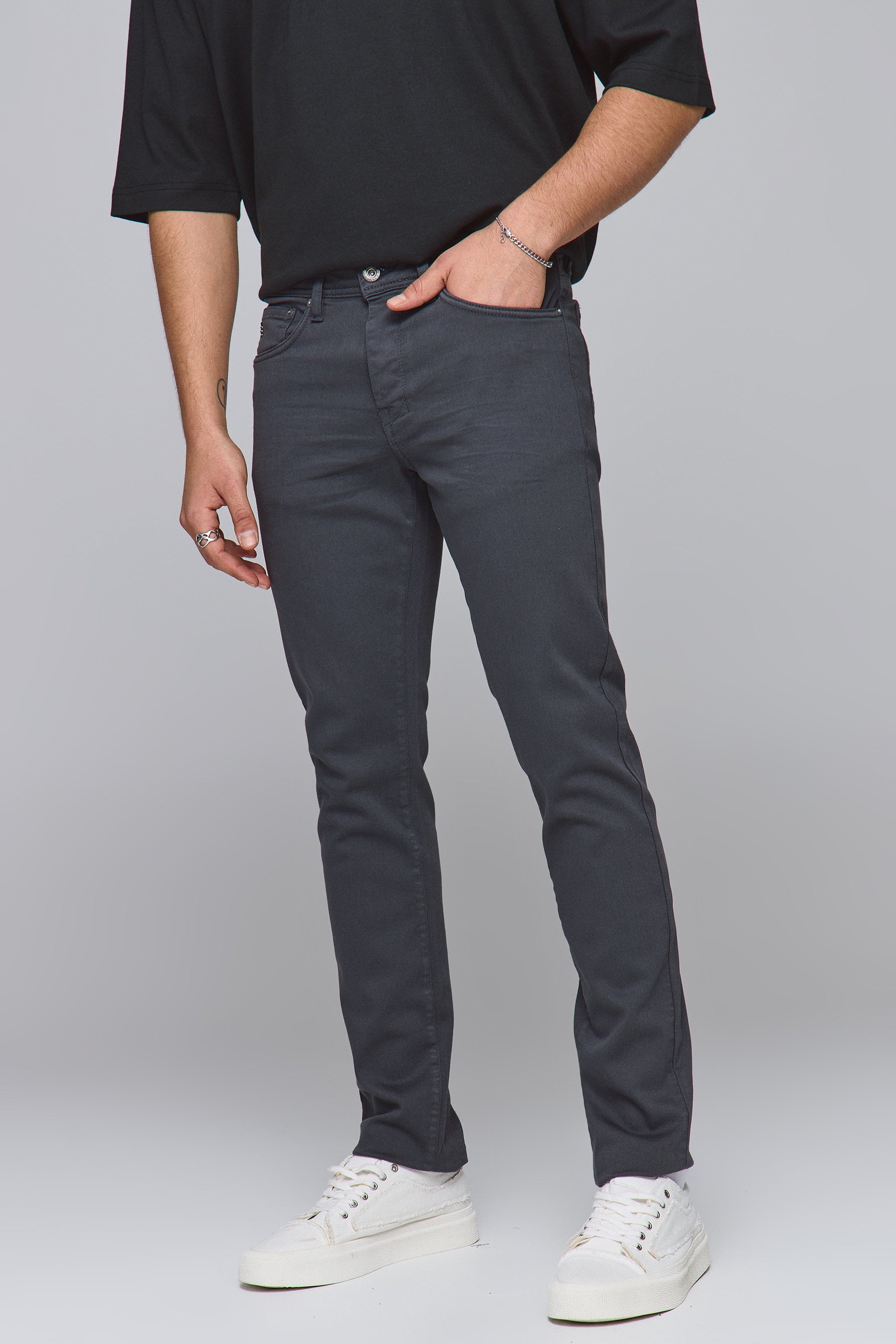 ג'ינס מאדוק קולור